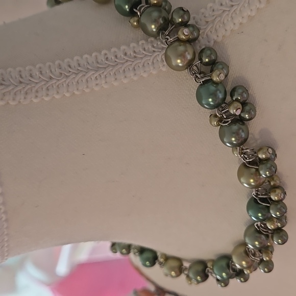 Chic Green Faux Pearl Cluster Statement Necklace - Picture 8 of 11